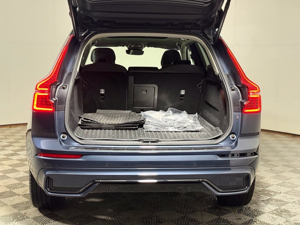 Used 2024 Volvo XC60 B5 Core w/ Protection Package Premier AWD/4WD image 6