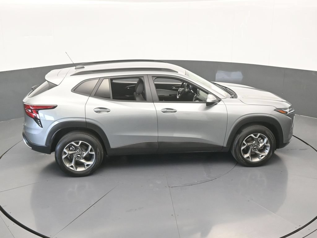Used 2025 Chevrolet Trax LT w/ Driver Confidence Package FWD image 47