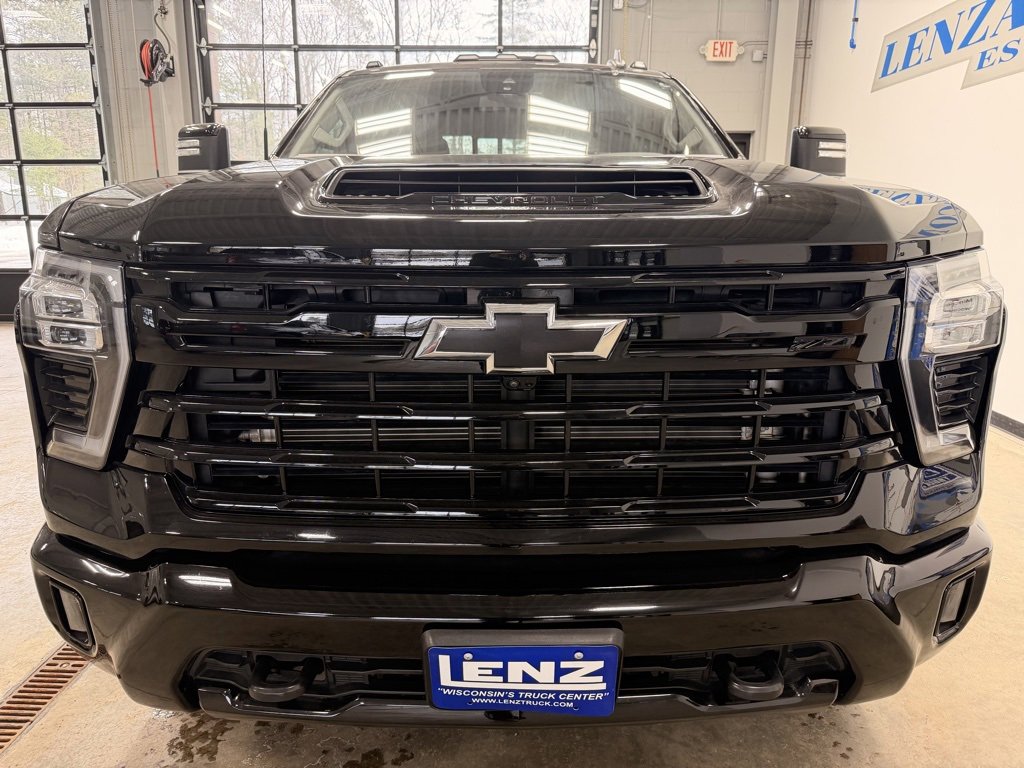 Used 2024 Chevrolet Silverado 2500 LT w/ Midnight Edition image 3