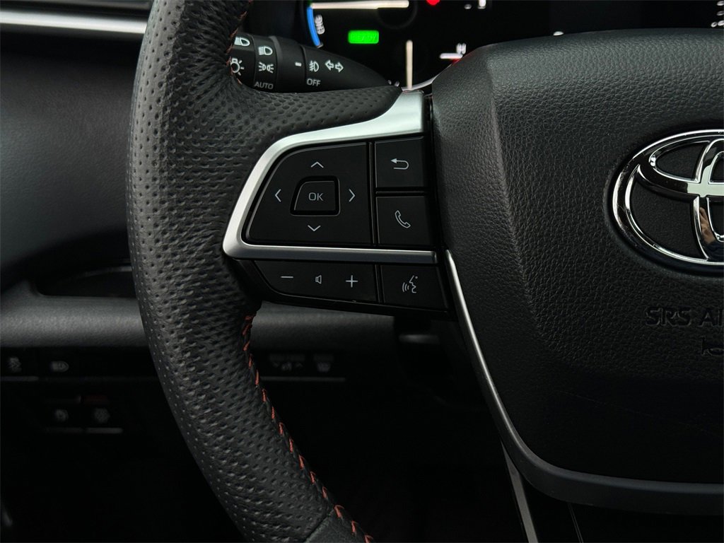 Certified 2024 Toyota Sienna XSE image 33