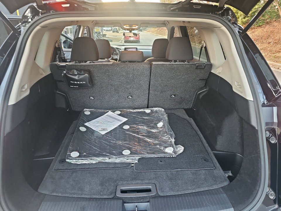 Used 2023 Nissan Rogue SV image 19