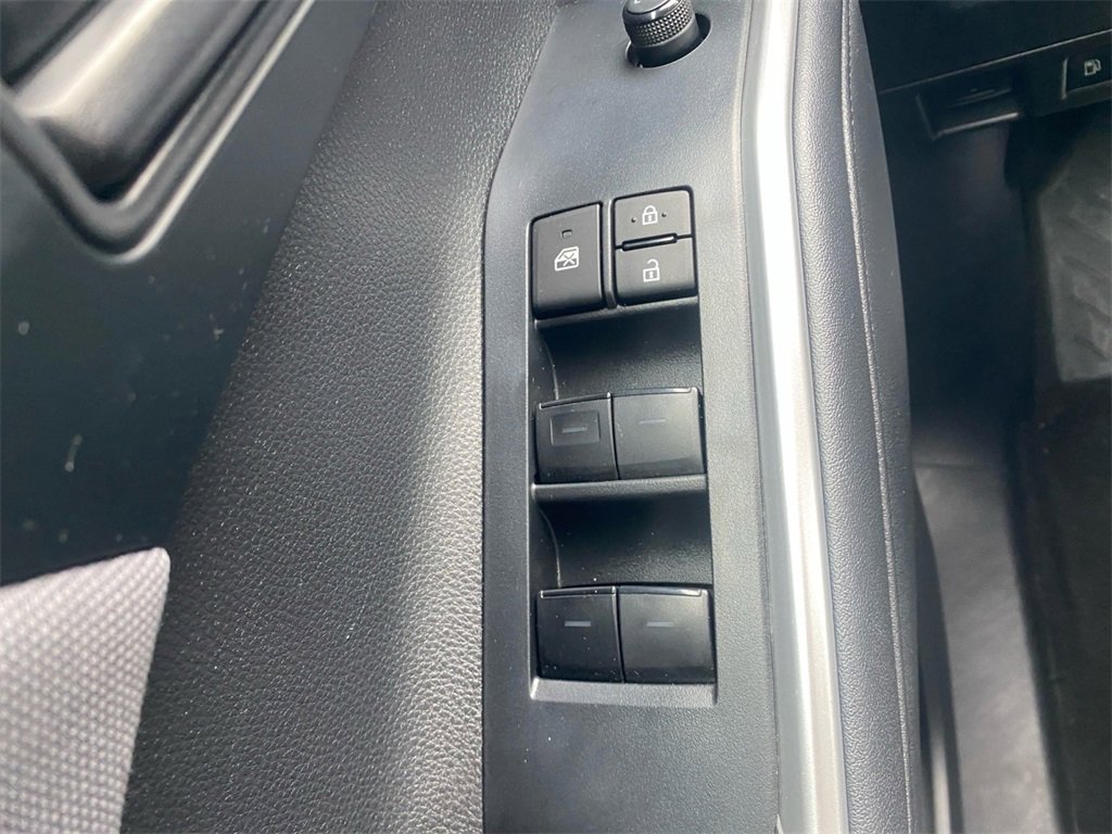 Used 2024 Toyota Highlander LE image 20