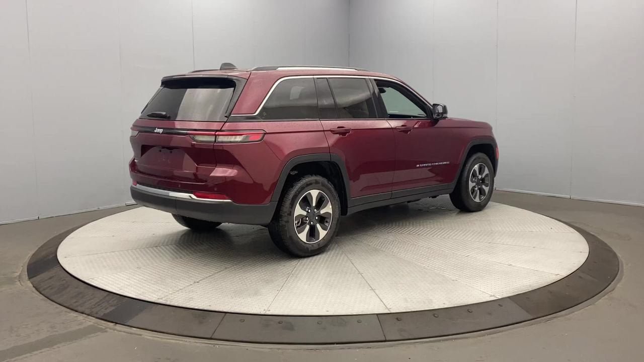 Used 2023 Jeep Grand Cherokee 4WD 4xe image 5