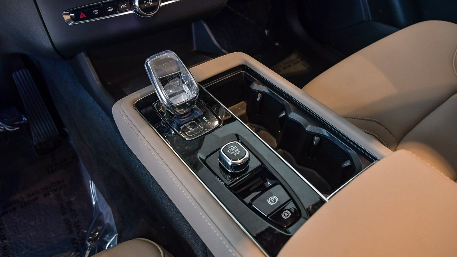 Used 2025 Volvo XC90 B5 Plus w/ Protection Package Premier image 26