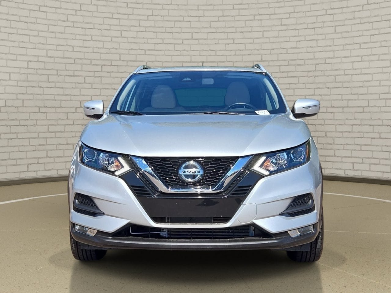 Used 2021 Nissan Rogue Sport SV FWD image 2