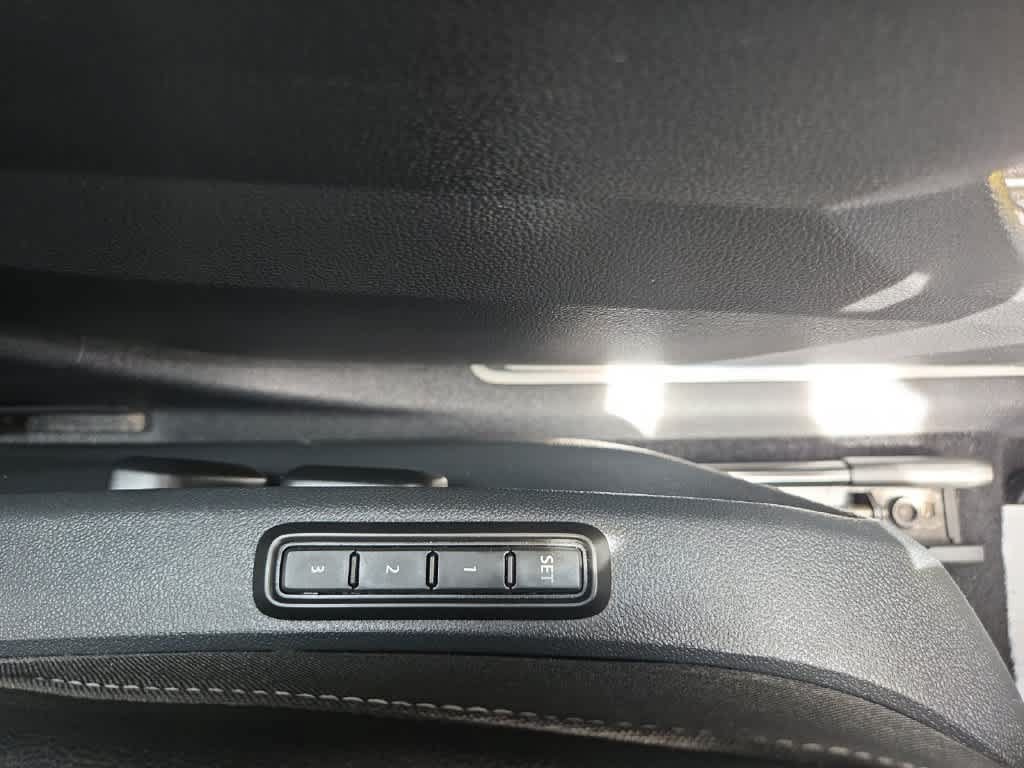 Used 2021 Volkswagen Tiguan SEL Premium R-Line AWD/4WD image 20