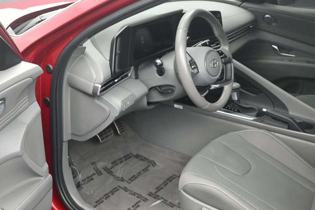 Used 2025 Hyundai Elantra Sport FWD image 10