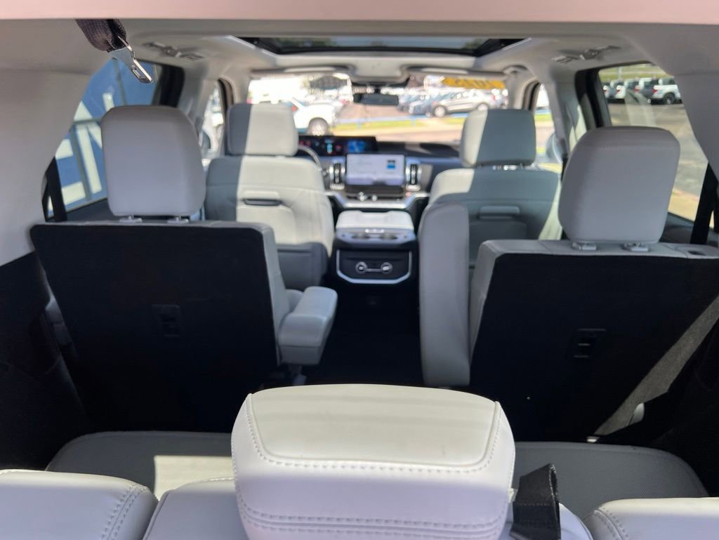 Used 2025 Ford Expedition Platinum AWD/4WD image 19