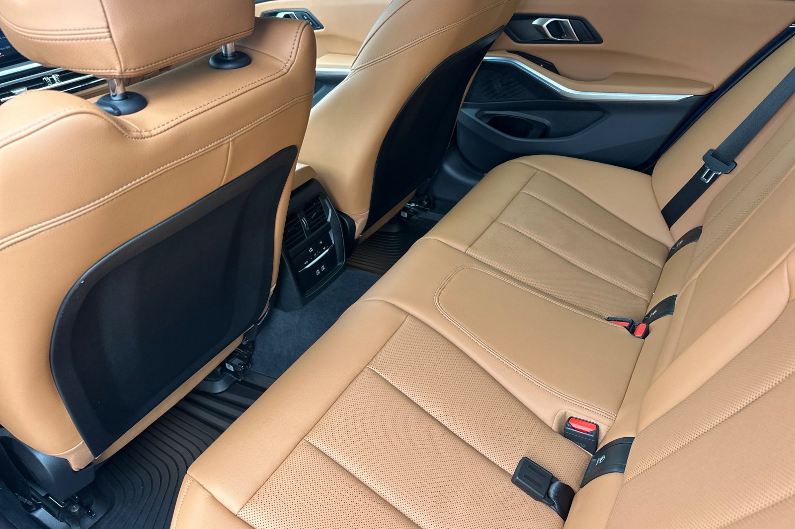 Certified 2024 BMW 330i Sedan w/ Premium Package RWD image 15