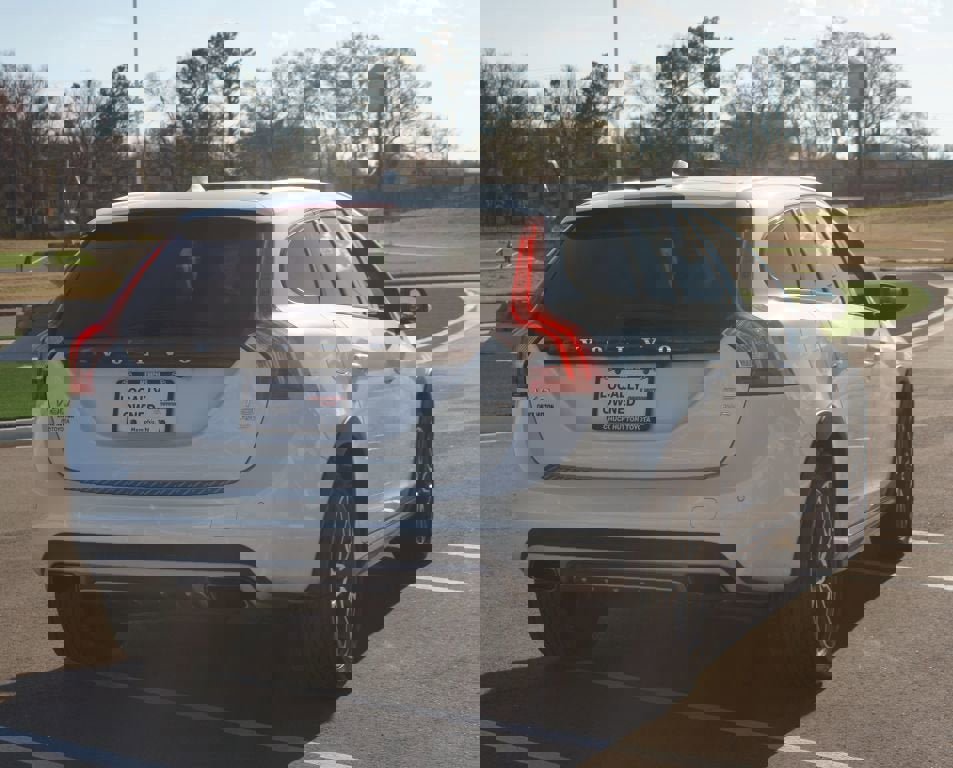 Used 2017 Volvo V60 T5 Cross Country w/ Convenience Package image 19