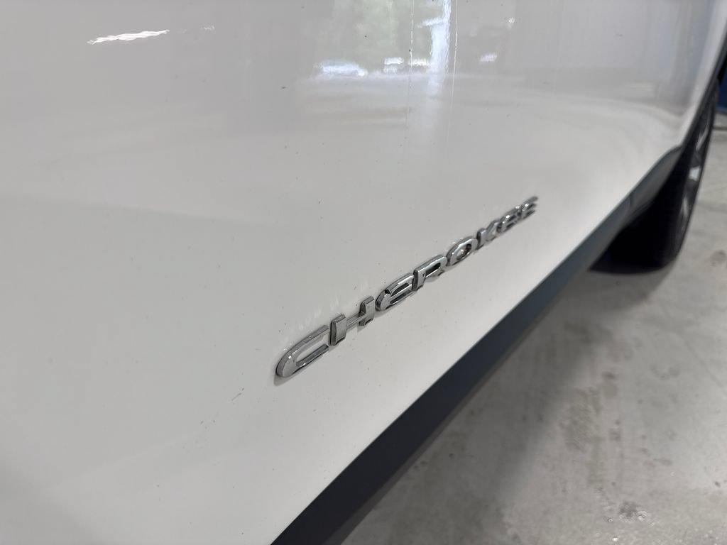 Used 2020 Jeep Cherokee Limited FWD image 52