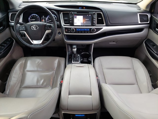 Used 2016 Toyota Highlander XLE AWD/4WD image 3