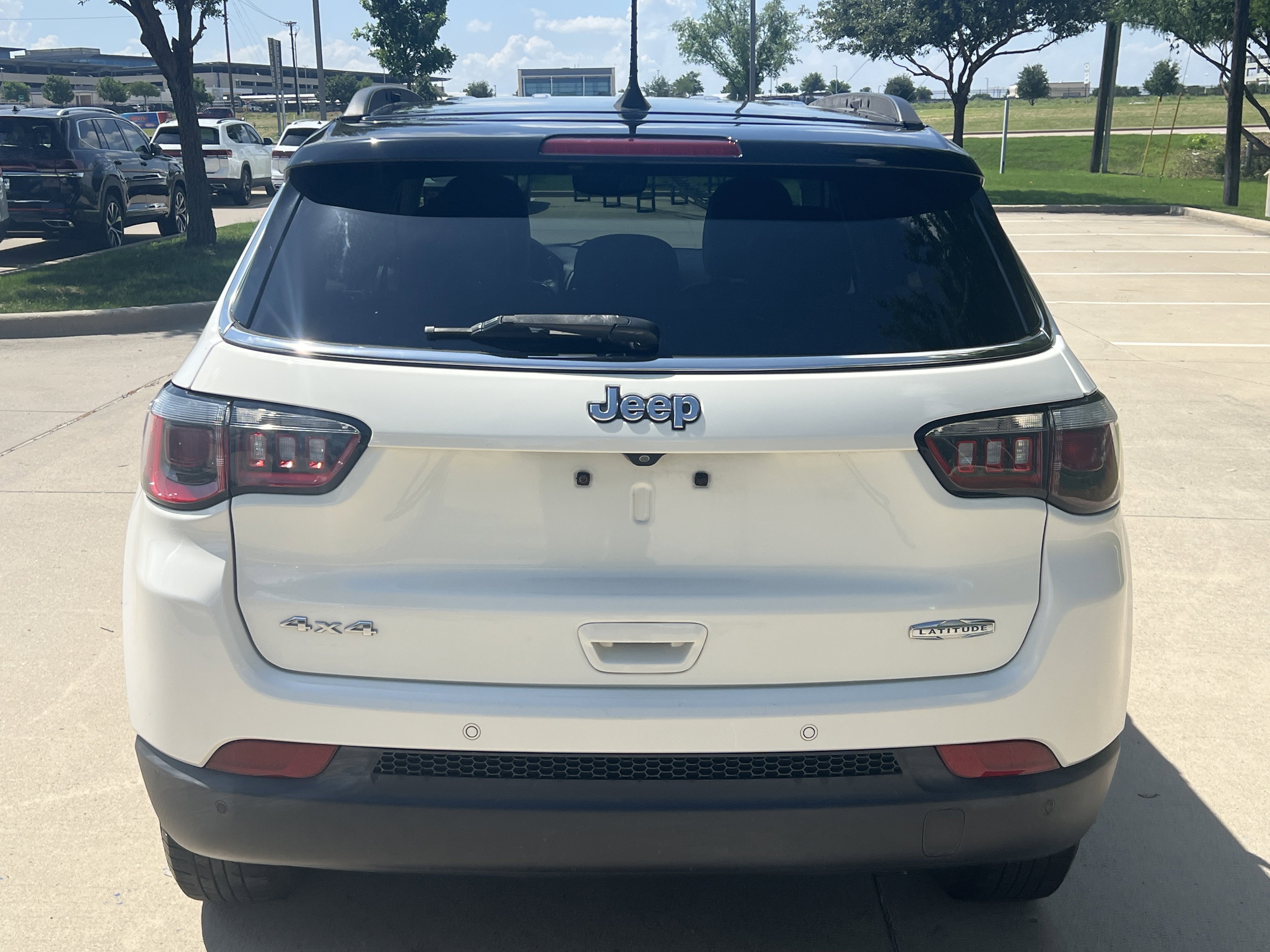 Used 2018 Jeep Compass Latitude w/ Popular Equipment Group AWD/4WD image 9