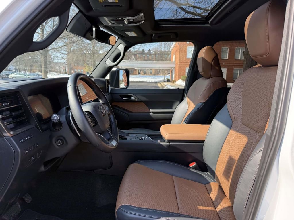 Used 2024 Lexus GX 550 w/ Accessory Package (Z1) image 14