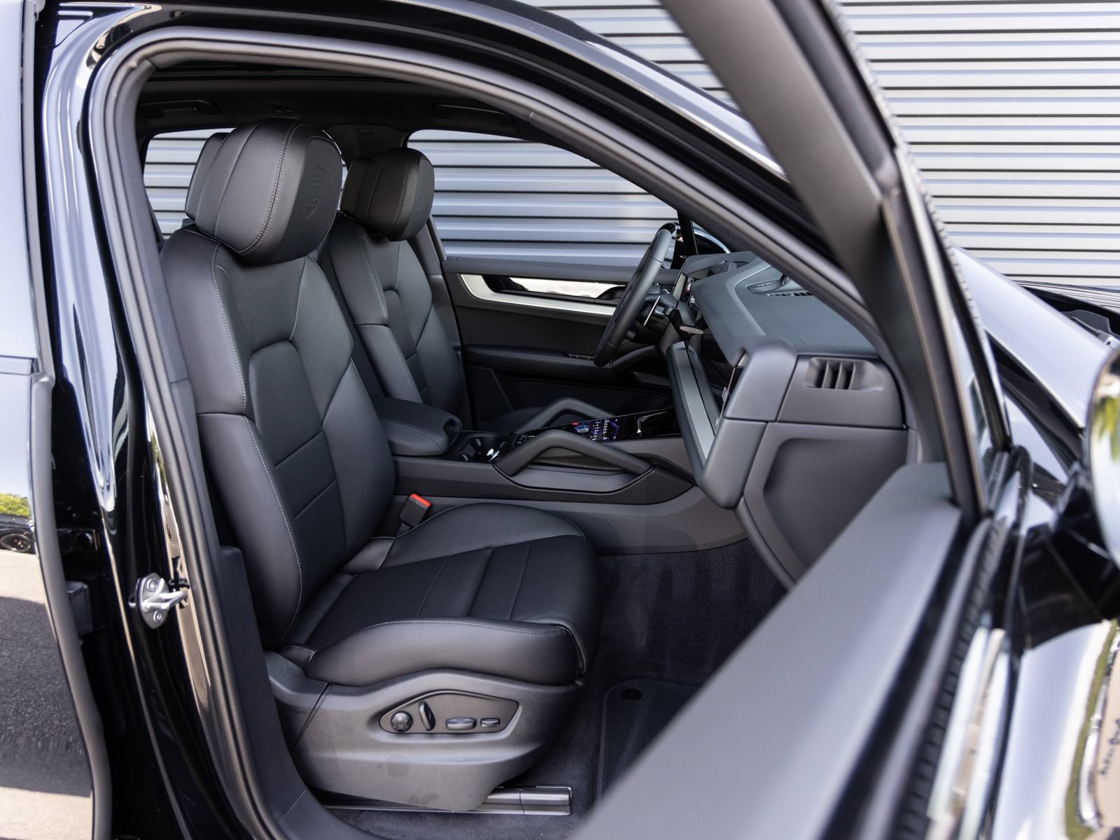 New 2026 Porsche Cayenne E-Hybrid AWD/4WD image 34