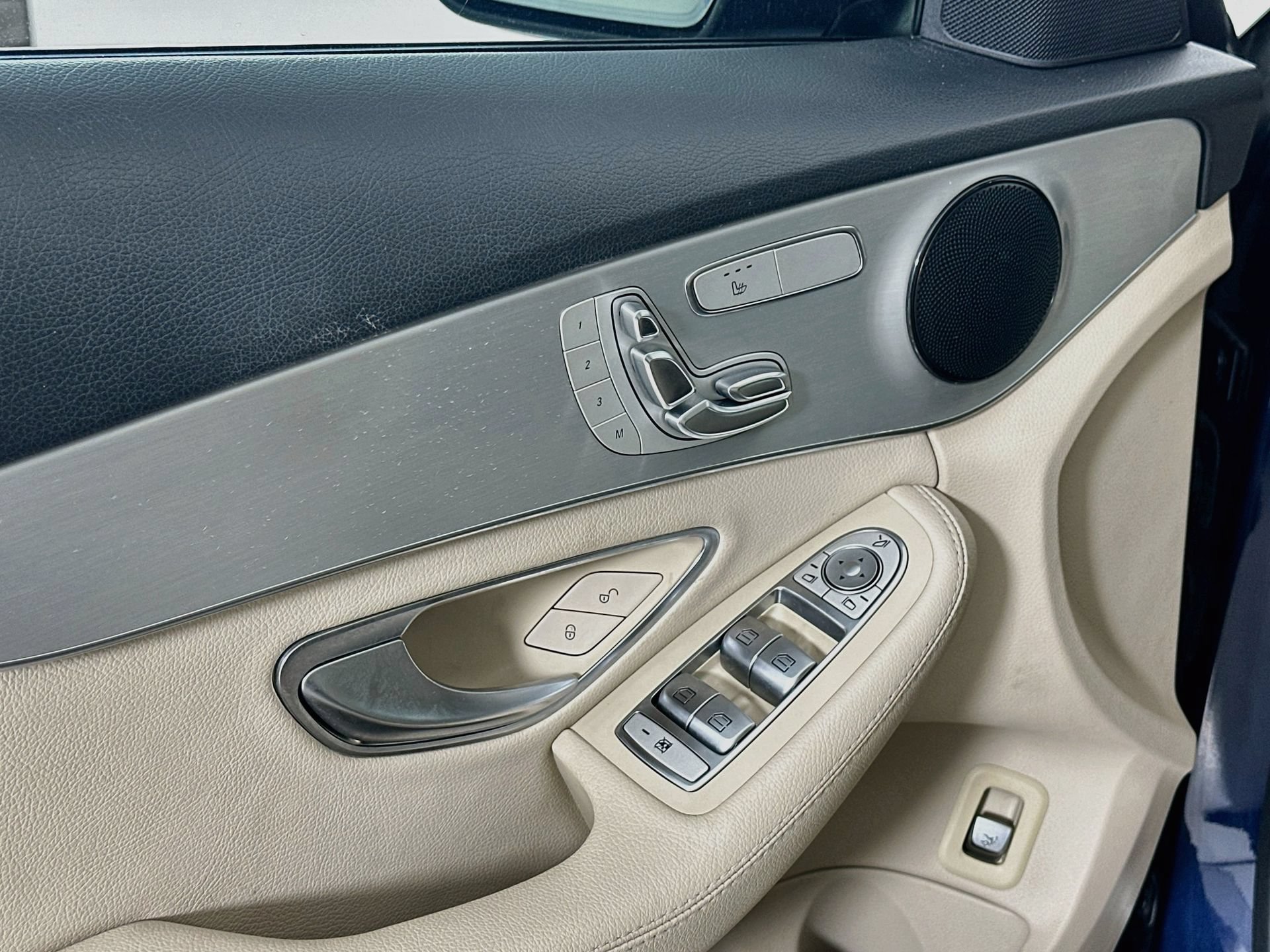 Used 2019 Mercedes-Benz C 300 Sedan image 18