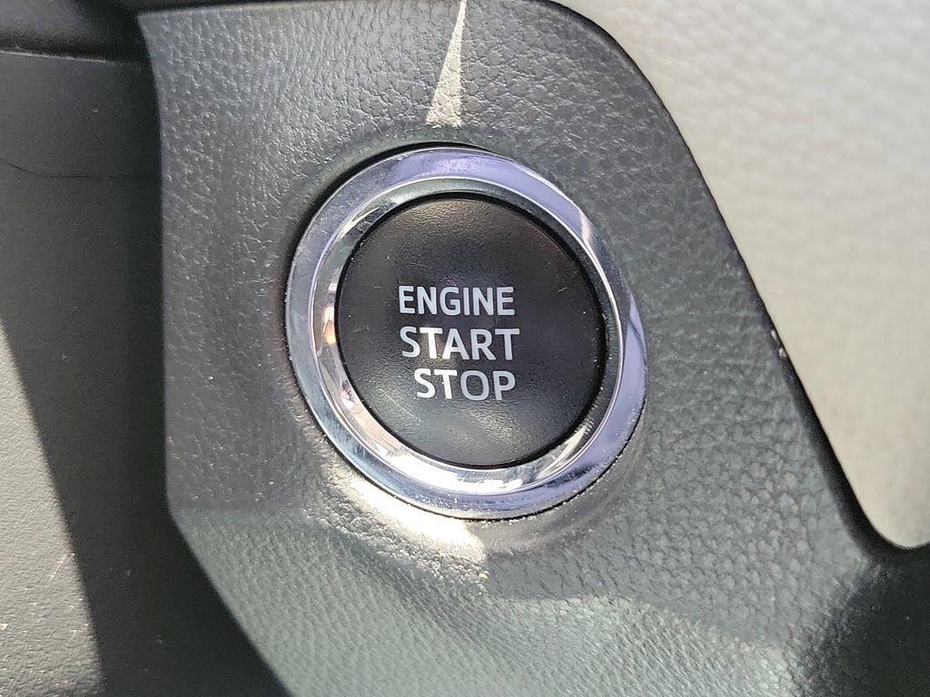Used 2019 Toyota RAV4 XLE AWD/4WD image 28