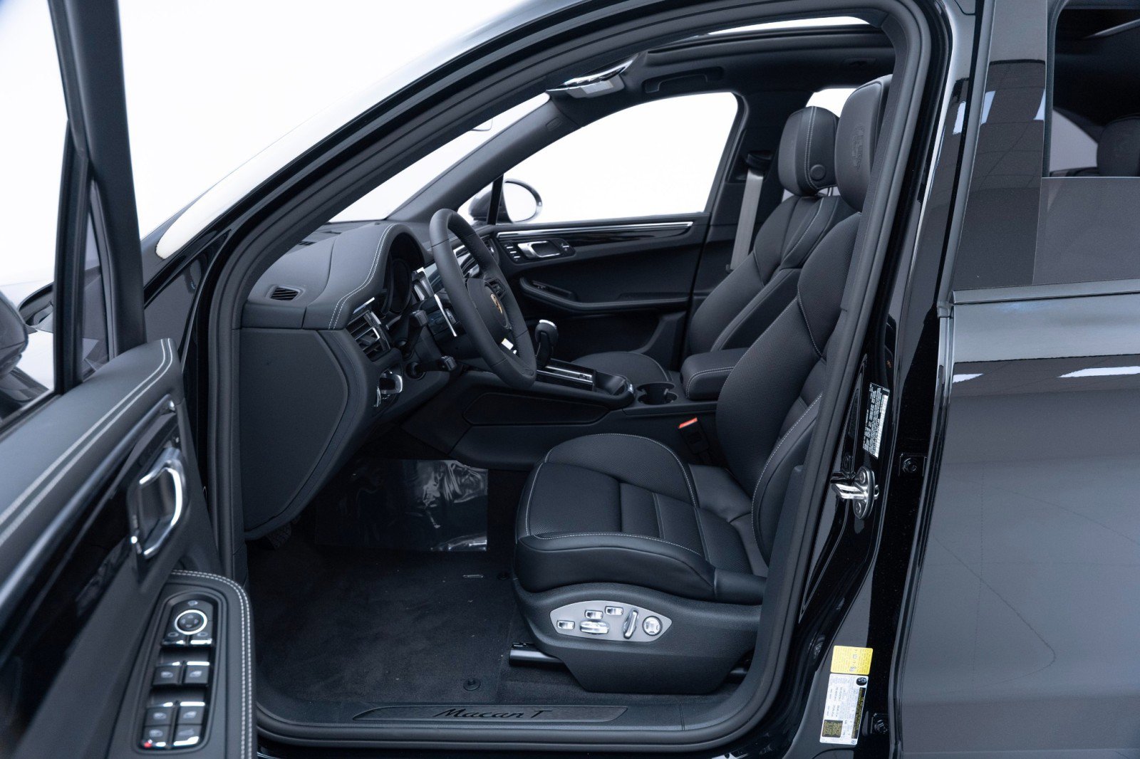 New 2025 Porsche Macan Turbo image 17