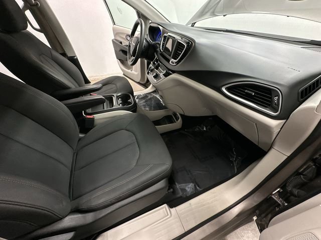 Used 2018 Chrysler Pacifica Touring Plus w/ Tire & Wheel Group image 21