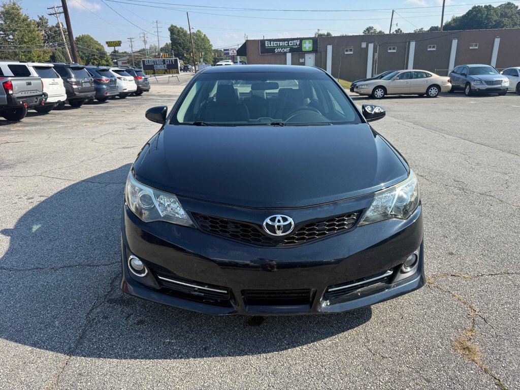 Used 2014 Toyota Camry SE FWD image 2