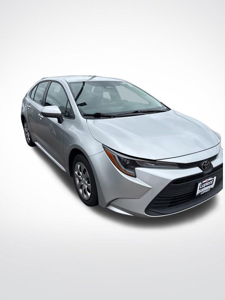 Used 2025 Toyota Corolla LE image 6