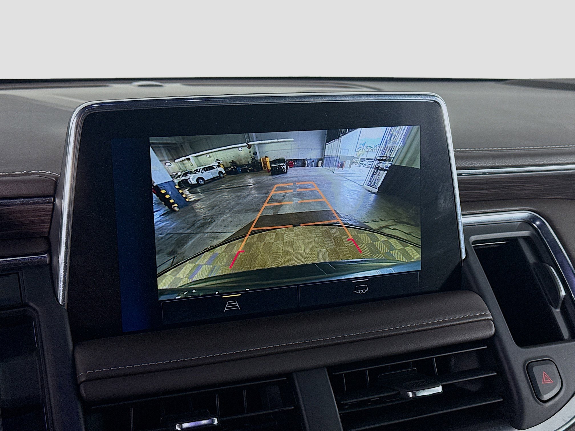 Used 2024 Chevrolet Suburban LT RWD image 19