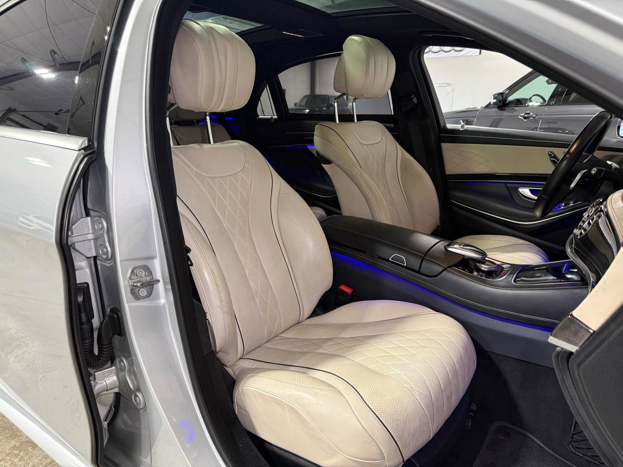 Used 2019 Mercedes-Benz S 560 Sedan image 30