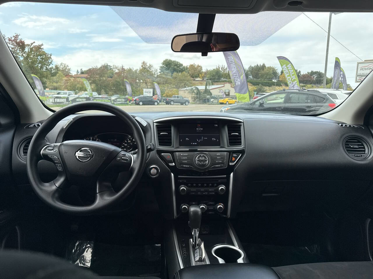 Used 2018 Nissan Pathfinder S image 9