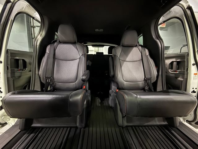 Used 2022 Toyota Sienna XSE image 28