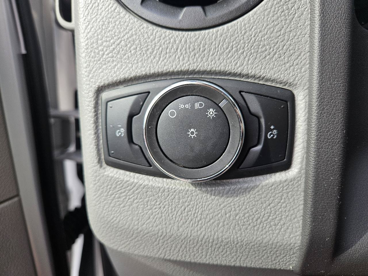 Used 2022 Ford E-450 and Econoline 450 Super Duty w/ Power Windows & Locks Group RWD image 44