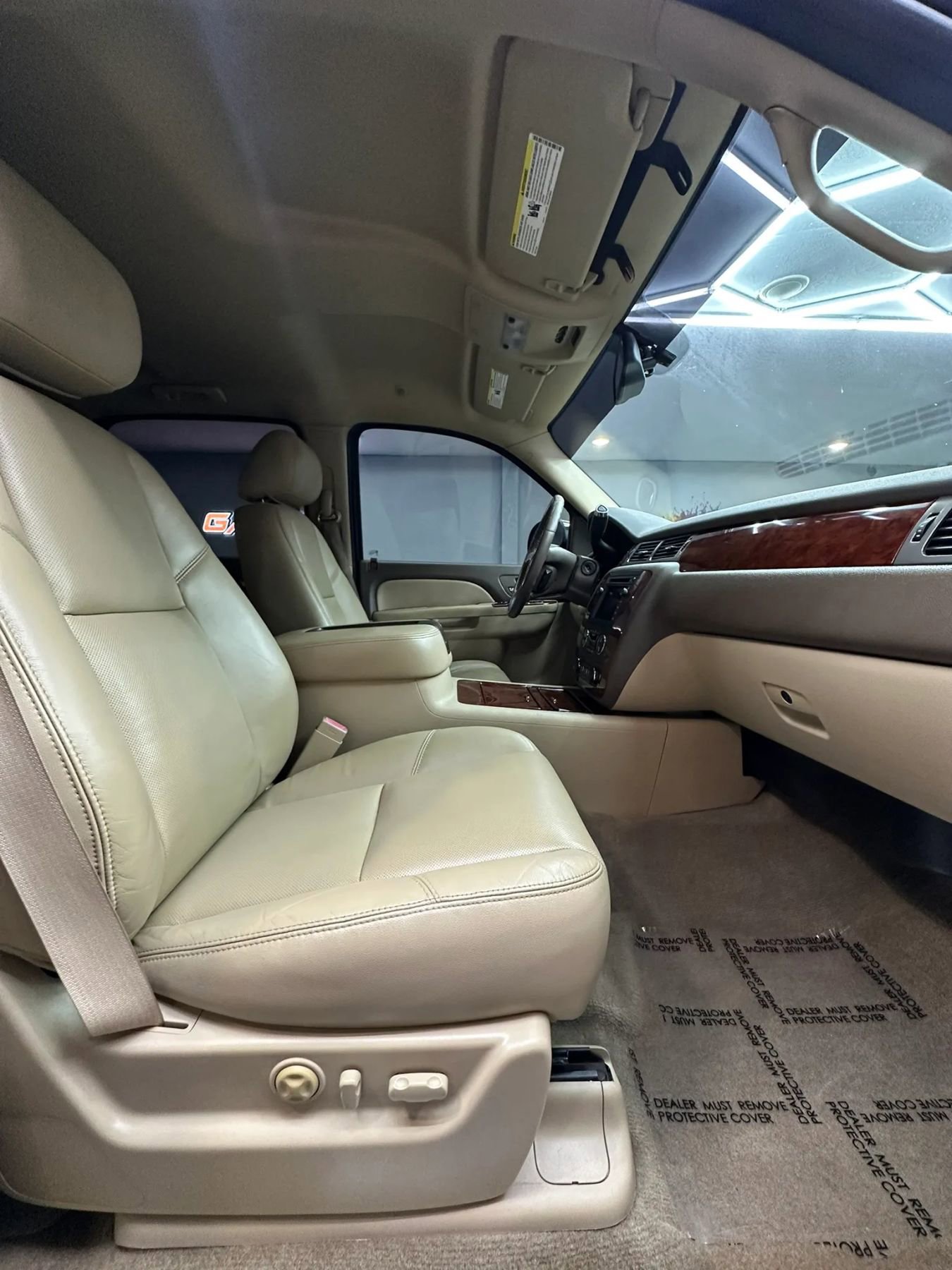 Used 2011 Chevrolet Avalanche LTZ RWD image 23