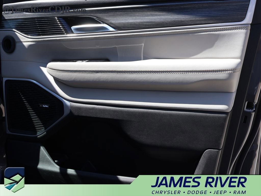 Used 2024 Jeep Wagoneer Series II w/ Flexible Seating Group image 8