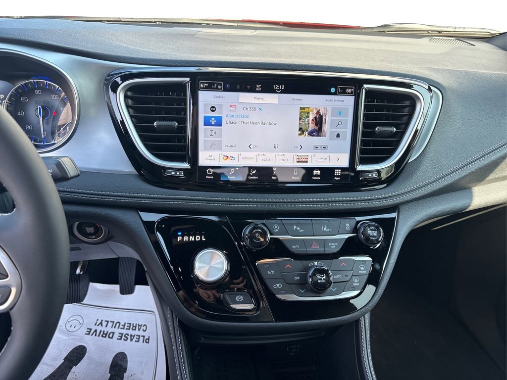 New 2026 Chrysler Pacifica Limited image 16