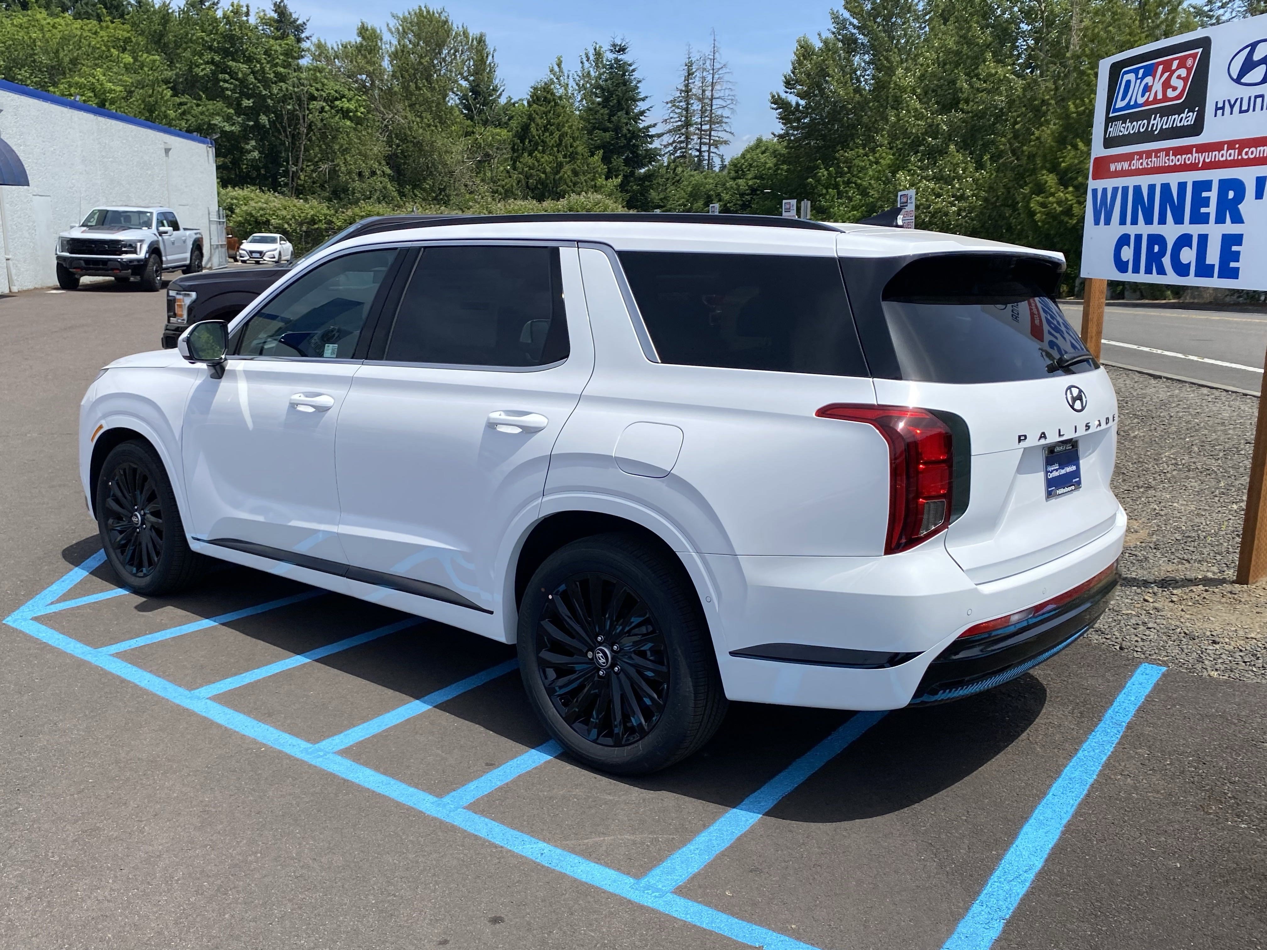 Used 2025 Hyundai Palisade Calligraphy image 3