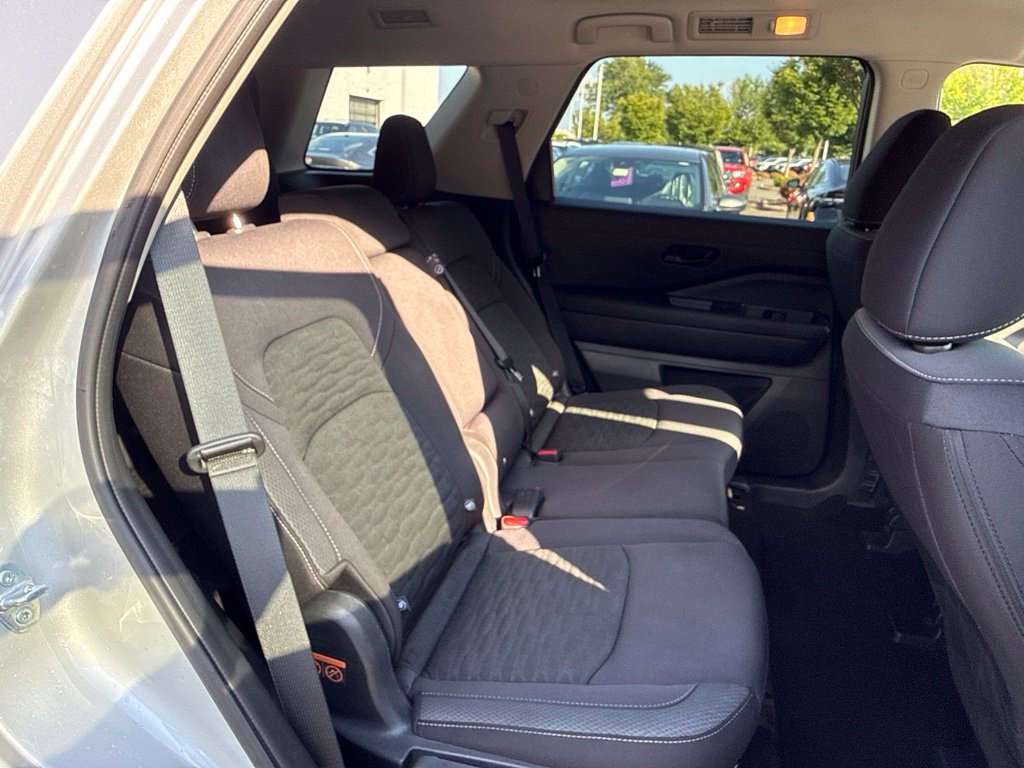 Used 2025 Nissan Pathfinder SV FWD image 39