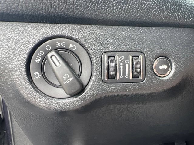 Used 2018 Dodge Challenger R/T w/ Driver Convenience Group RWD image 10