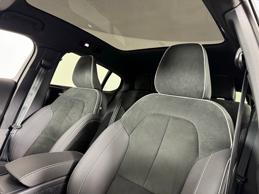 Used 2022 Volvo C40 P8 Recharge Ultimate AWD/4WD image 16