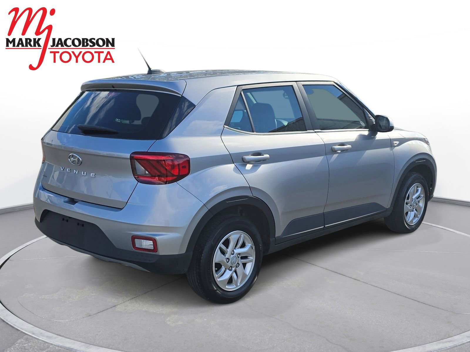 Used 2024 Hyundai Venue SE image 9