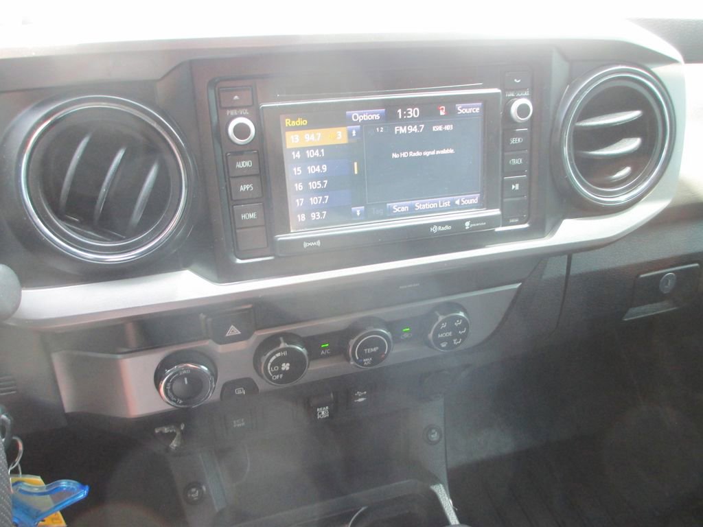 Used 2019 Toyota Tacoma SR5 AWD/4WD image 27