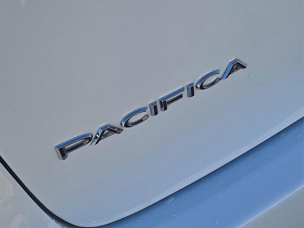 Used 2023 Chrysler Pacifica Limited image 12