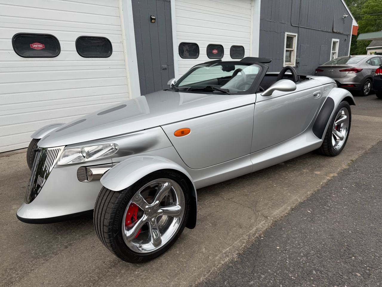 Used 2000 Plymouth Prowler RWD image 1