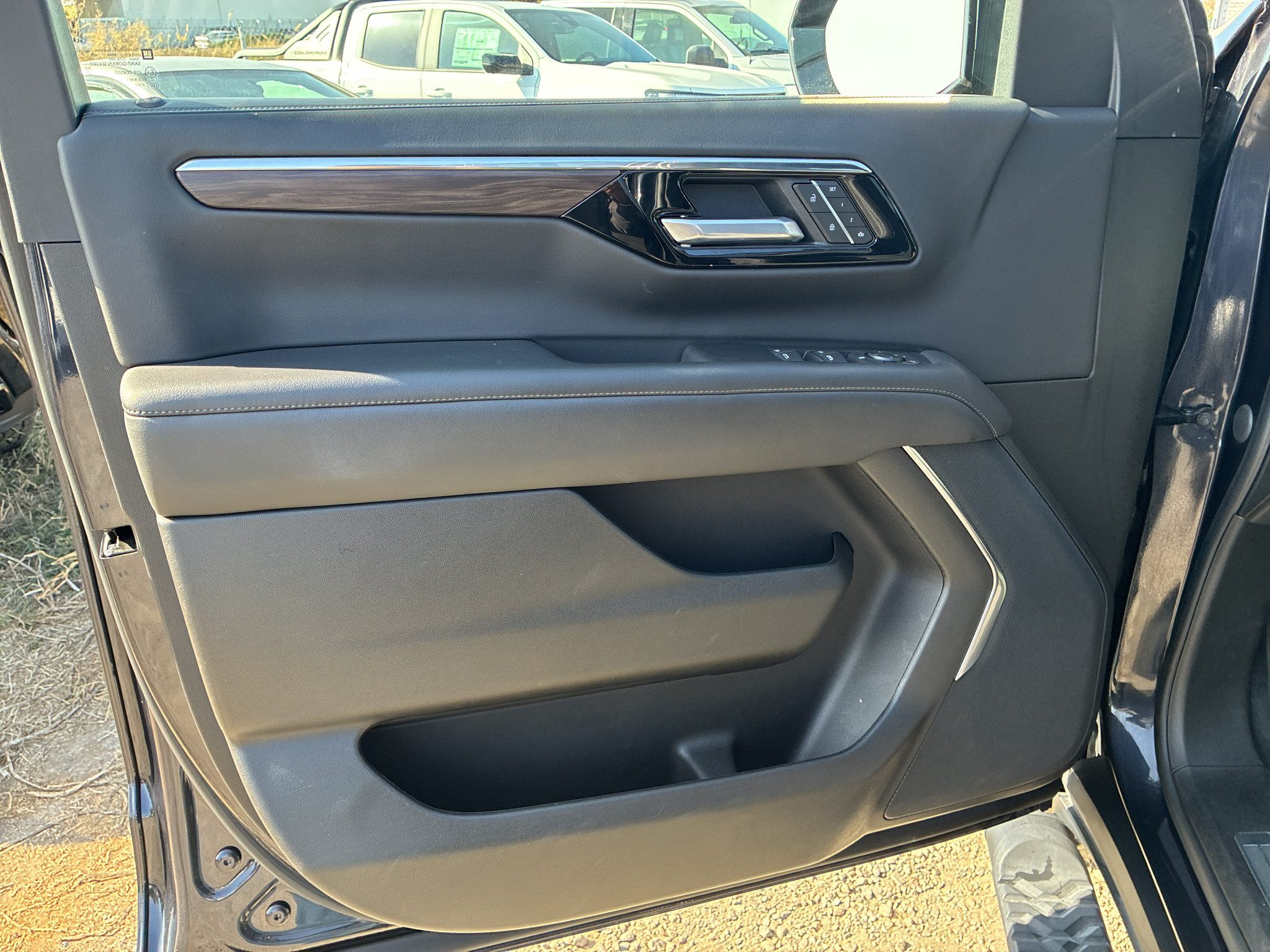Used 2025 Chevrolet Tahoe Z71 AWD/4WD image 18