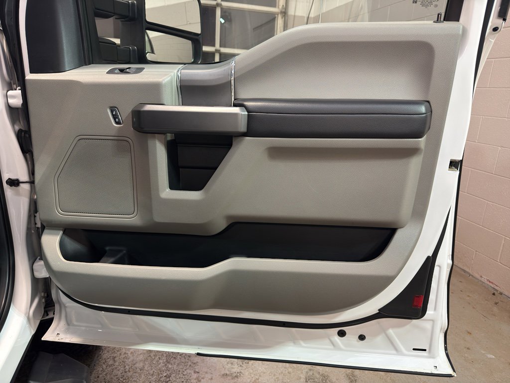 Used 2021 Ford F350 XLT w/ XLT Premium Package image 21