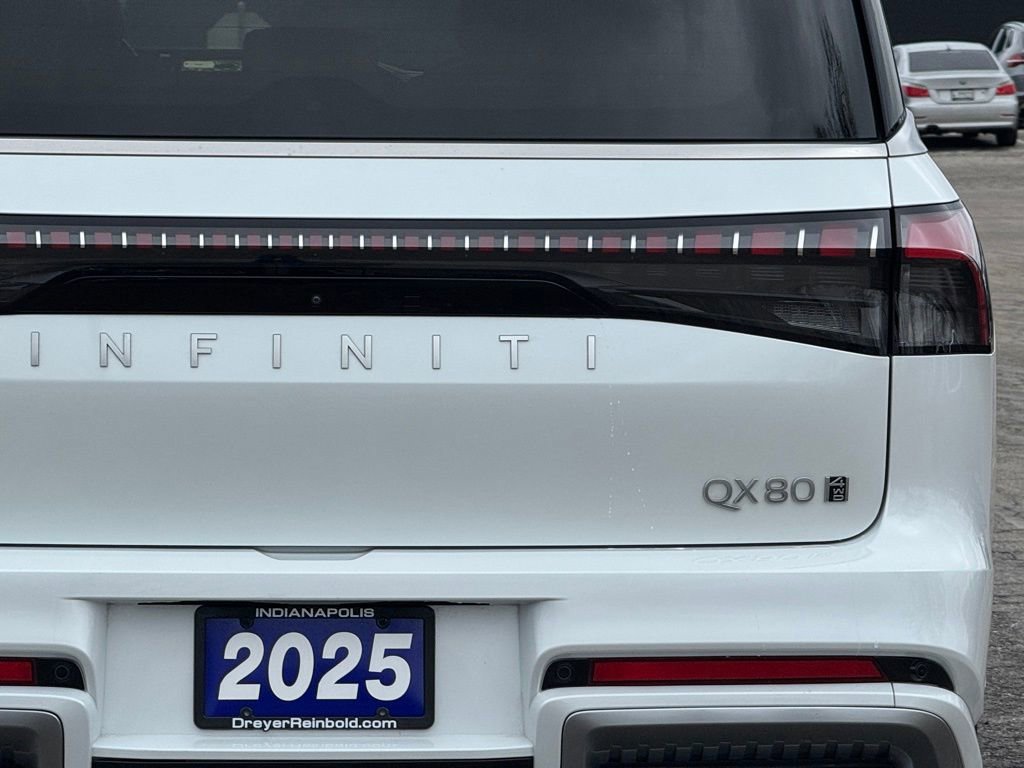 Used 2025 INFINITI QX80 Sensory image 5