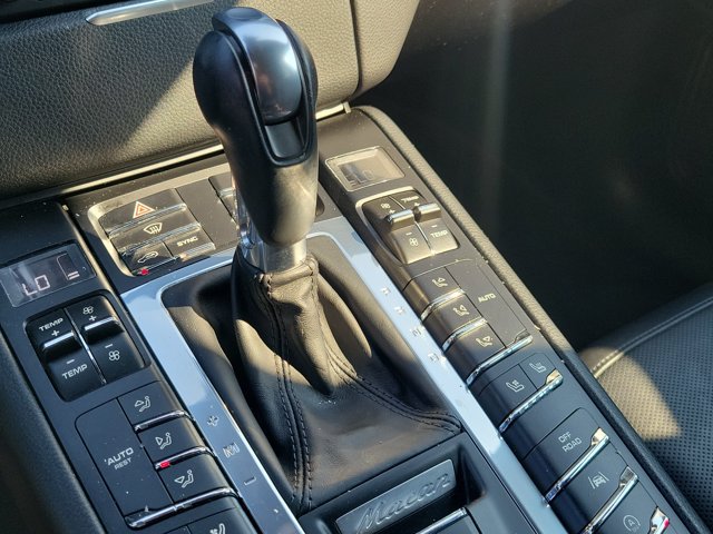 Certified 2017 Porsche Macan AWD/4WD image 37
