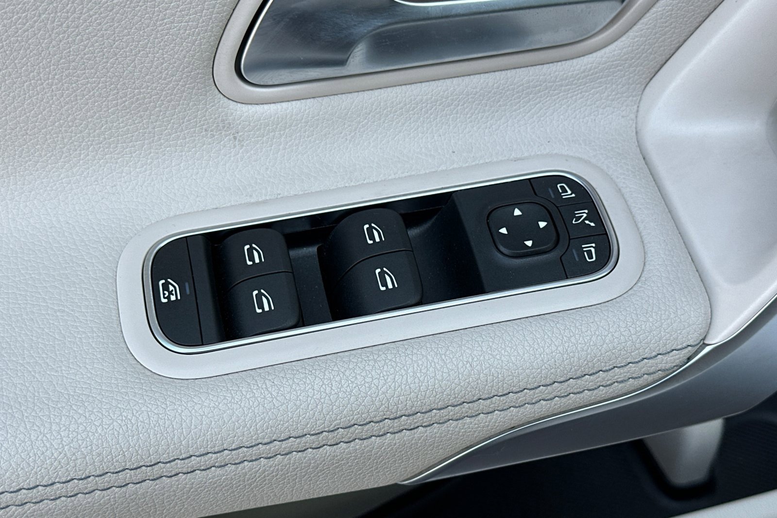 Certified 2025 Mercedes-Benz CLA 250 image 12