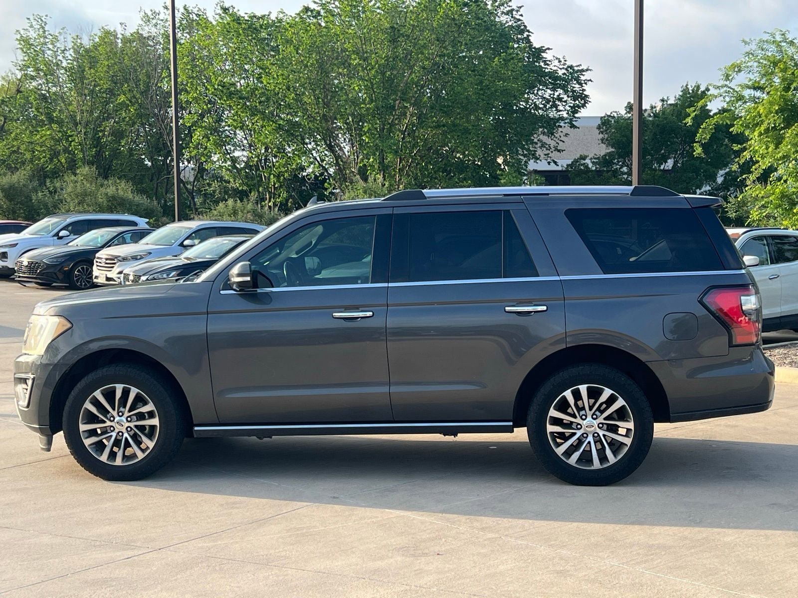 Used 2018 Ford Expedition Limited w/ Equipment Group 301A image 6