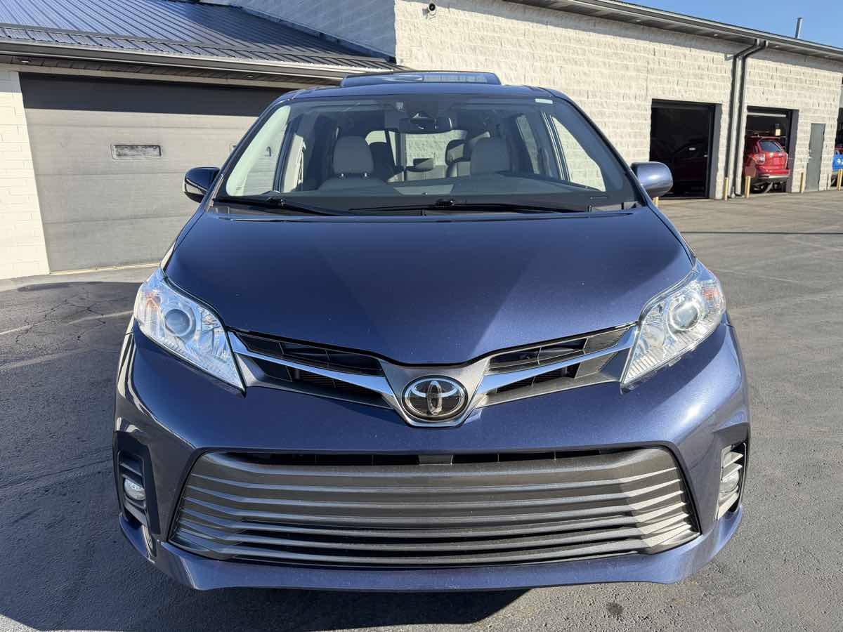 Used 2020 Toyota Sienna XLE Premium AWD/4WD image 8