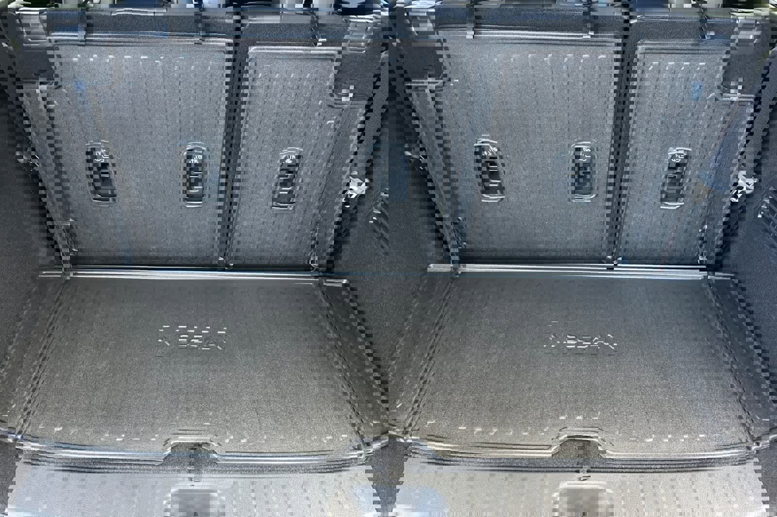 New 2026 Nissan Pathfinder Platinum image 16