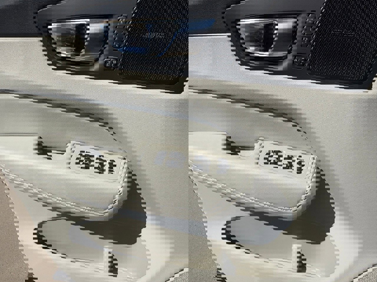 New 2026 Volvo XC60 B5 Ultra w/ Protection Package Premier image 17